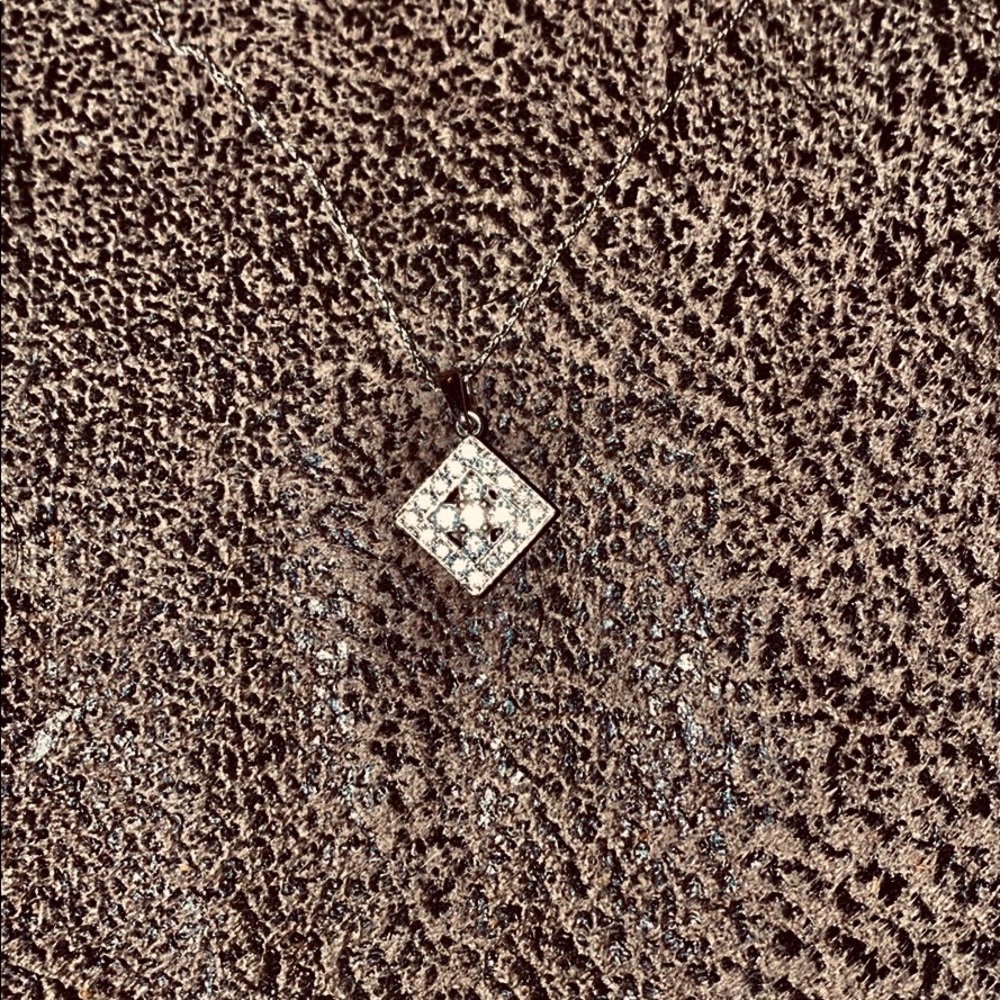 NWOT Diamond necklace 18k white gold